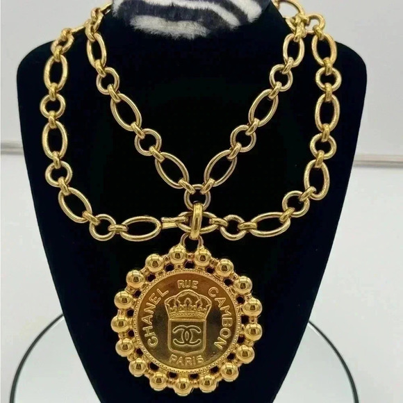 CHANEL Heraldic Medallion Necklace long Chain with FREE COA Authentic Detective! - Picture 1 of 17